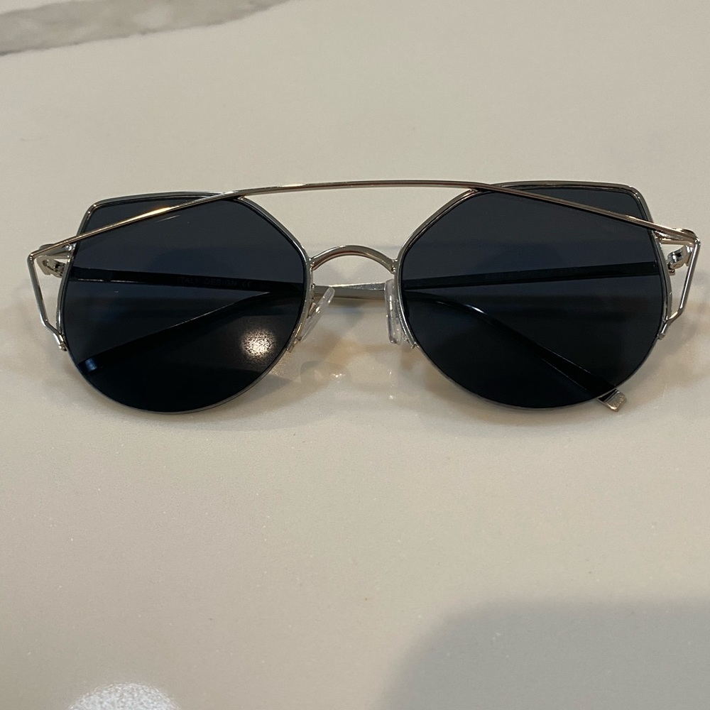 Trending Sunglasses - Picture 7 of 8
